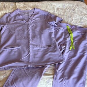 Figs Lavender Scrubs Set Size Small/Small Petite